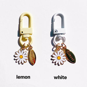 
            
                Load image into Gallery viewer, DAISY FOREVER KEYRING
            
        